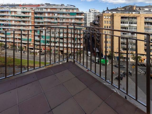 Piso en venta en rambla De Badal, Barcelona, de 81 m² 4 habitaciones por 470.000