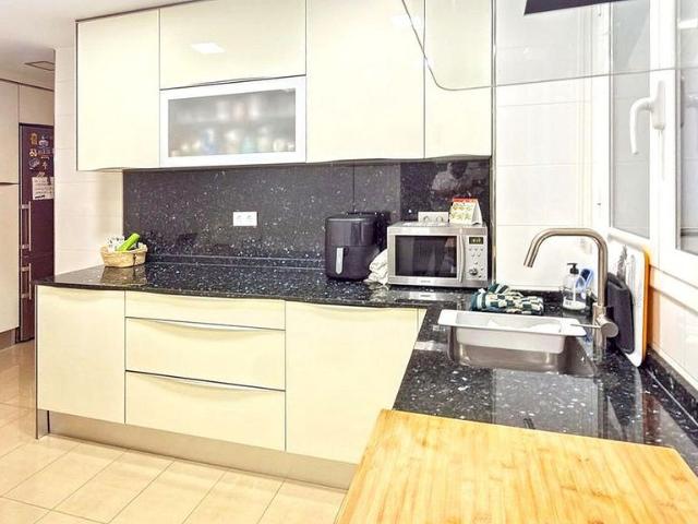 Piso en venta en rambla De Badal, Barcelona, de 90 m² 4 habitaciones por 498.000