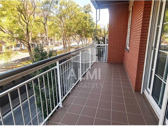 Piso en venta en rambla Del Brasil, Barcelona, de 90 m² 3 habitaciones por 620.000