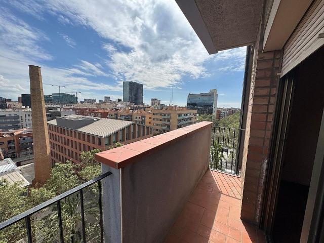 Piso en venta en rambla Del Poblenou, Barcelona, de 71 m² 4 habitaciones por 420.000