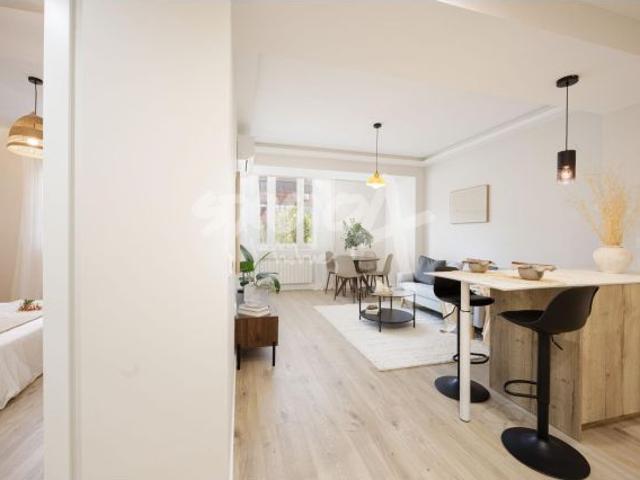 Piso en venta en Retiro, Madrid, con terraza y orientación sur