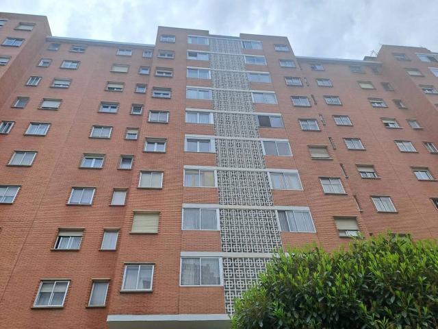 Piso en Venta en Reyes Católicos