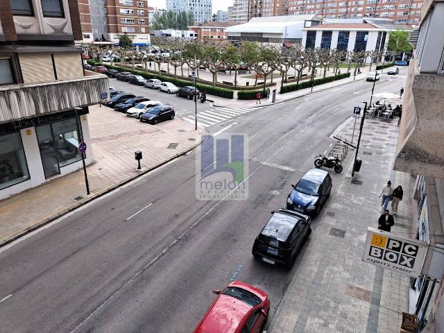 Piso en Venta en Reyes Católicos