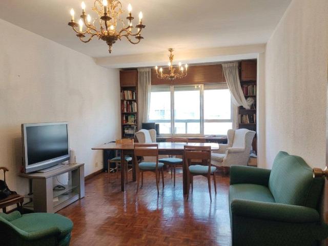 Piso en Venta en Reyes Católicos