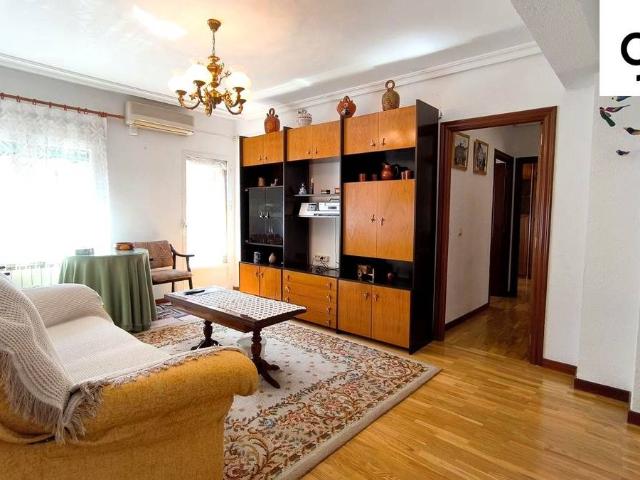 Piso en Venta en Reyes Católicos Paseo San Antonio