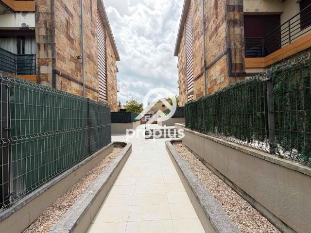 Piso en venta en Ribadedeva. Se vende magnífico piso ubicado en una cuidada urbanización privada en Colombres. Pisos.