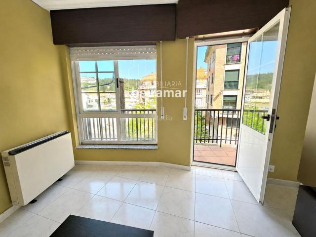 Piso en venta en Ribeira, Santa Uxía de Ribeira. Piso amplio con ascensor, garaje y terraza en Ribeira. Pisos.