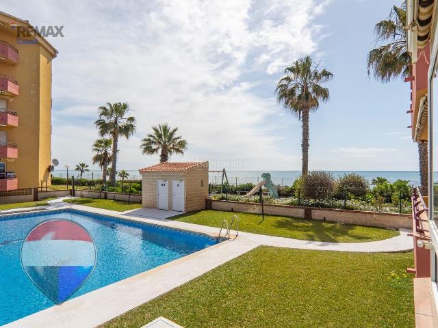 Piso en venta en Rincón de la Victoria, Añoreta Baja. PISO LUMINOSO EN PRÍMERA LÍNEA DE PLAYA. Pisos Rincón de la.