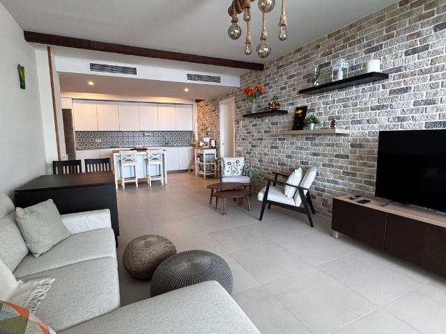 Piso en venta en Rincón de la Victoria, Lo Cea. Apartamento de lujo a estrenar con vistas al mar y gran terraza en Rincón de la Victoria. Pisos Rincón de la.