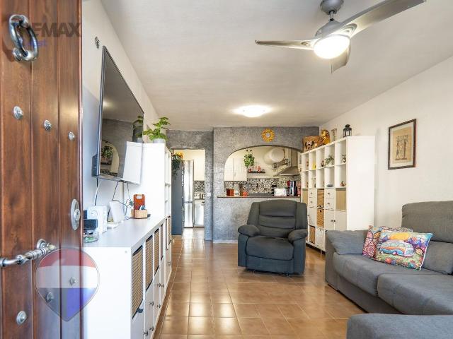 Piso en venta en Rincón de la Victoria, Playa del Rincón. Bajo con patio y piscina a 510 min de la playa en Rincón de la Victoria. Pisos Rincón de la.