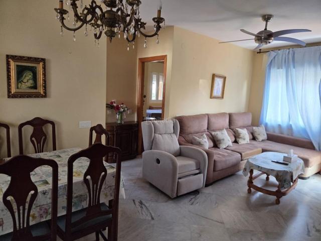 Piso en venta en Rincón de la Victoria, Playa del Rincón. PISO DE 2 HABITACIONES CERCA DEL MAR Y DE TODOS LOS SERVICIOS. Pisos Rincón de la.