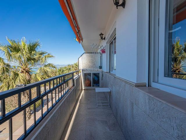 Piso en venta en Rincón de la Victoria, Playa del Rincón. Piso en PIMERA LÍNEA DE PLAYA ¡Tu nuevo hogar te espera!. Pisos Rincón de la.