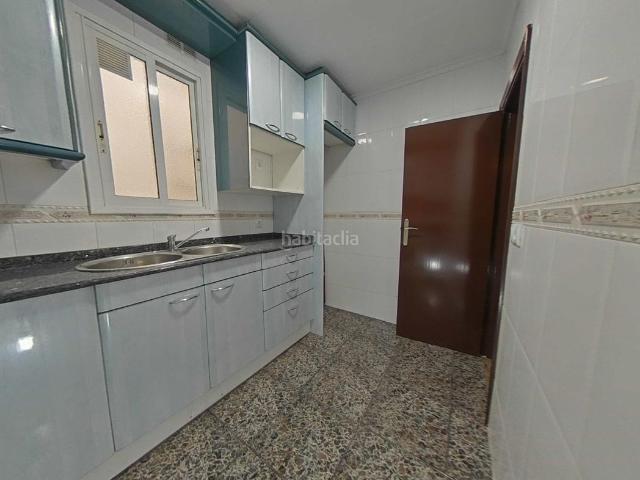Piso en venta en Ripollet, Can Mas. SE VENDE PISO ALQUILADO EN RAMBLA SANT JORDI RIPOLLET. Pisos.