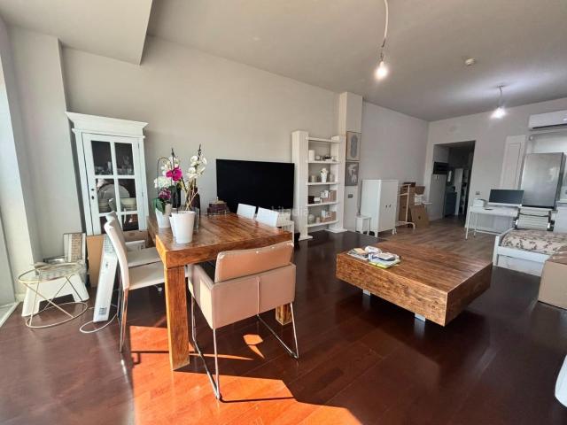 Piso en venta en Rivas Vaciamadrid, Rivas Futura. EXCLUSIVO LOFT EN 5ª PLANTA CON VISTAS DESPEJADAS, 2 GARAJES Y TRASTERO. Pisos Rivas.