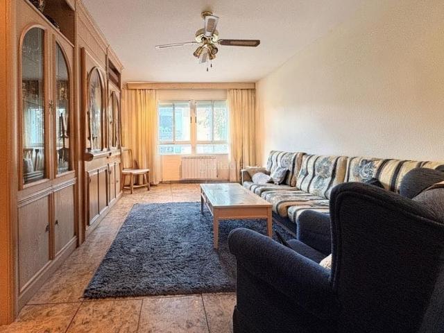 Piso en venta en Roda La. Oportunidad piso amplio con garaje y trastero en avenida principal listo para entrar. Pisos Roda.