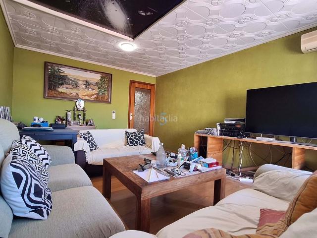 Piso en venta en Rojales. Amplio apartamento de 2 dormitorios y 1 baño en el centro de Rojales. Cuenta con balcón, aire acondicionado, vistas despejadas y e. Pisos.