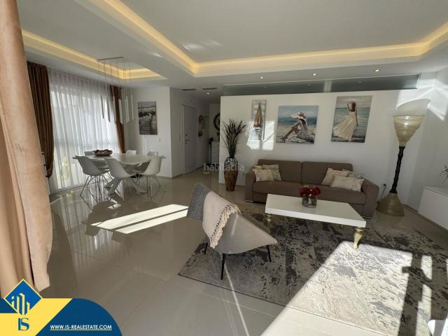 Piso en venta en Rojales. Apartamento con piscina comunitaria, en la provincia de Alicante, en Rojales, en la localidad de Ciudad Quesada. 2 habitaciones. Pisos.