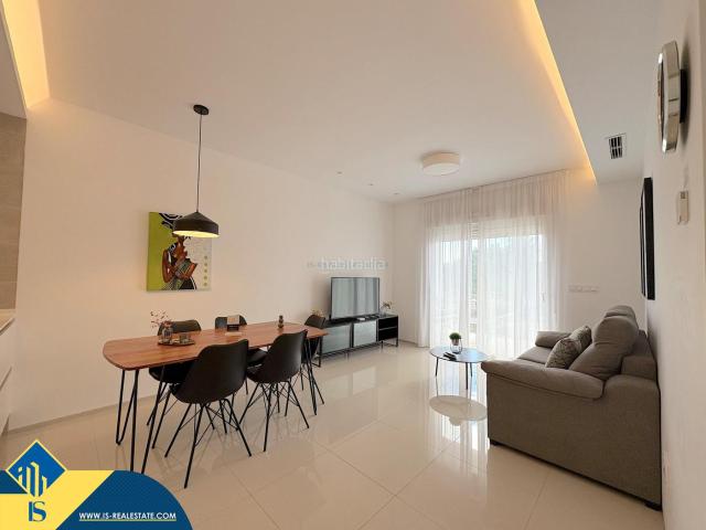 Piso en venta en Rojales. Apartamento con piscina comunitaria, en la provincia de Alicante, Rojales, Ciudad Quesada. 2 habitaciones 75 m² 6 kilómetros h. Pisos.