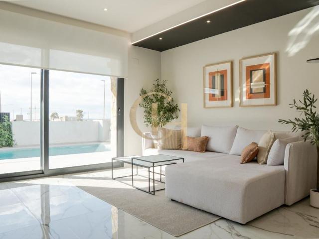 Piso en venta en Rojales. Villa de diseño moderno en Cuidad Quesada, pensada para quienes buscan estilo, confort y armonía con el entorno. Pisos.