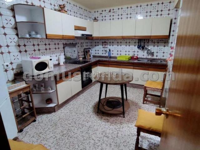 Piso en venta en Ronda, Casco Histórico. Vivienda planta baja en casco historico con salida a dos Calles. Pisos.