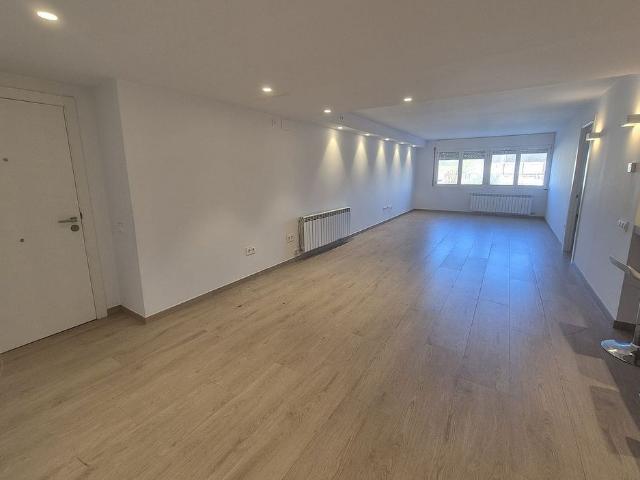 Piso en venta en ronda De Francesc Camprodon, Vic, de 130 m² 3 habitaciones por 259.000