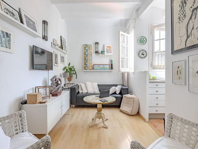 Piso en venta en ronda De Sant Pau, Barcelona, de 50 m² 2 habitaciones por 220.000