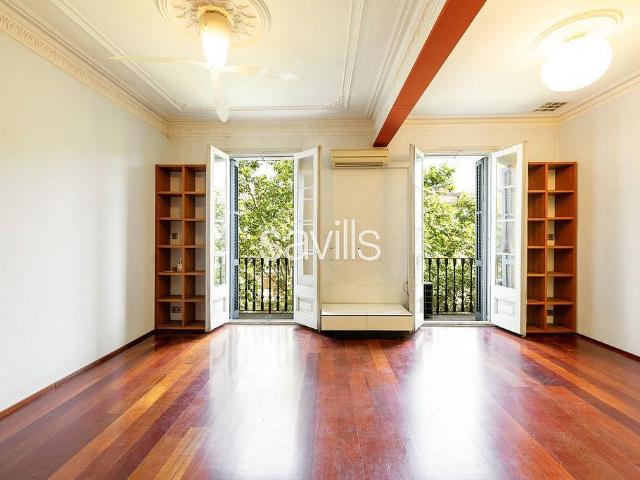 Piso en venta en ronda De Sant Pere, Barcelona, de 93 m² 3 habitaciones por 565.000