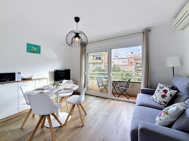 Piso en venta en Roses, Centre Costa Brava. Apartamento renovado con licencia turística en el centro de Rosas, a 150m de la playa. Pisos.