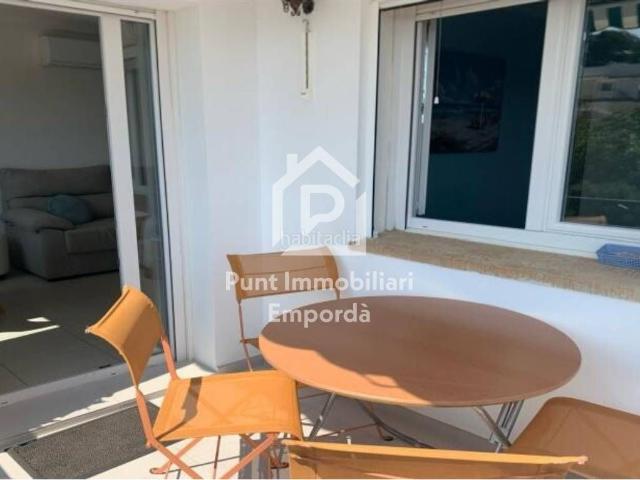 Piso en venta en Roses, Centre Costa Brava. Bonito apartamento con vistas al mar en Almadrava Roses. Pisos.