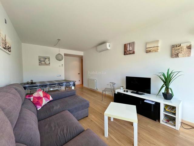 Piso en venta en Roses, Centre Costa Brava. En pleno centro de Roses, a 500 metros de la playa, con plaza de parking y trastero incluidos, y licencia turística en vigor. Adem. Pisos.