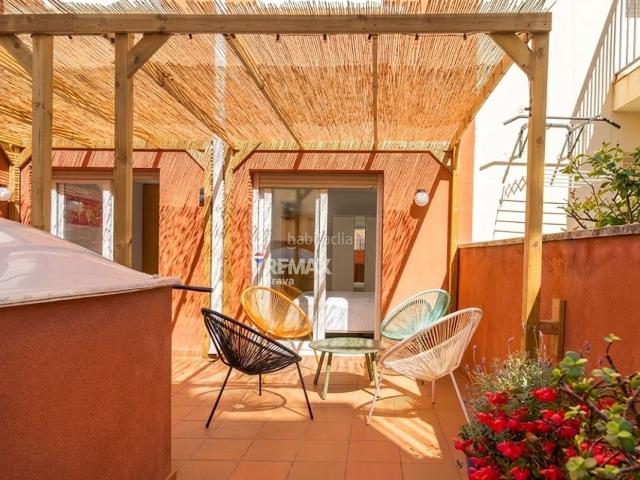 Piso en venta en Roses, Centre Costa Brava. Roses Centro Apartamento con terraza y licencia turística a pocos metros del mar. Pisos.
