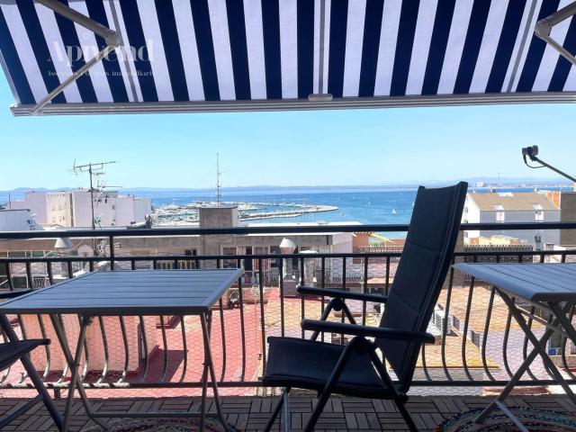 Piso en venta en Roses, Centre Costa Brava. OPORTUNIDAD EXCEPCIONAL APARTAMENTO CON LICENCIA TURÍSTICA, VISTAS AL MAR, GARAJE Y TRASTERO. Pisos.