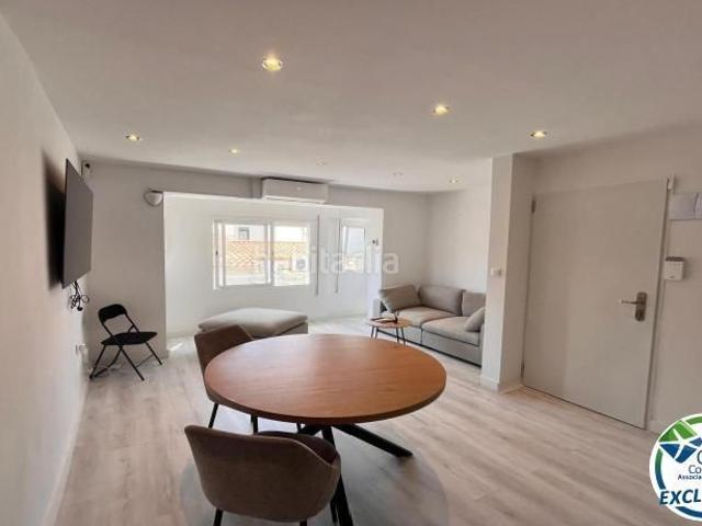 Piso en venta en Roses, Centre Costa Brava. ROSES CENTRE Acogedor apartamento de dos dormitorios completamente reformado. Pisos.