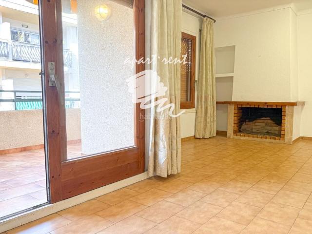 Piso en venta en Roses, Centre Costa Brava. ROSES CENTRE Apartamento de 3 dormitorios con terraza. Pisos.