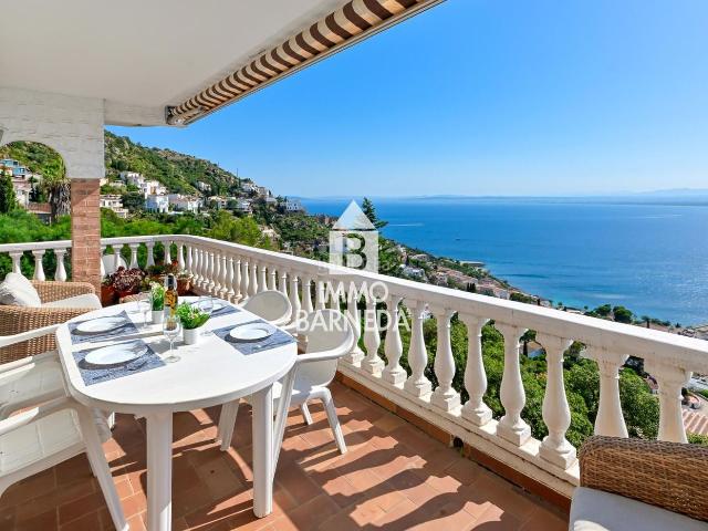 Piso en venta en Roses, Puig Rom Canyelles Almadrava Costa Brava. Bonito apartamento con amplia terraza y vistas espectaculares, piscina y parking en Puig Rom, Roses. Pisos.