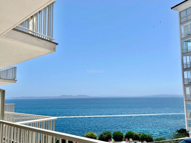 Piso en venta en Roses, Puig Rom Canyelles Almadrava Costa Brava. Apartamento en venta en primera línea de mar en El Faro, Roses. Pisos.
