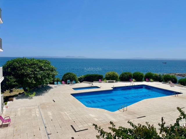 Piso en venta en Roses, Puig Rom Canyelles Almadrava Costa Brava. Encantador apartamento situado en la zona buscada del Faro, a un paso del puerto de Roses y cerca de las playas más bonitas. Pisos.