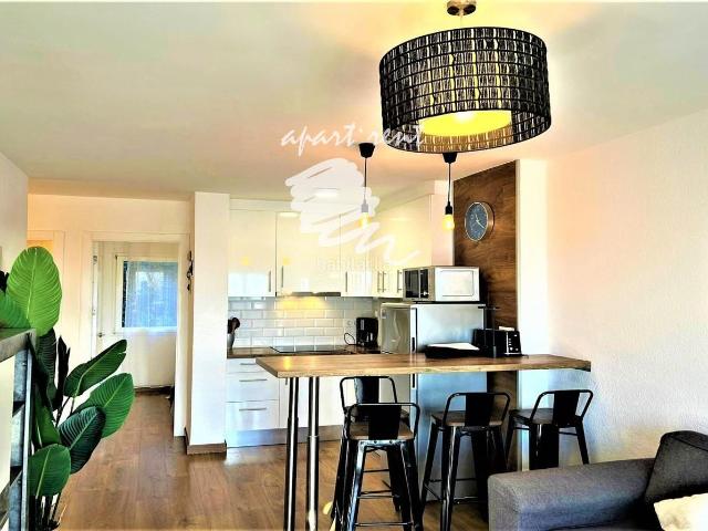 Piso en venta en Roses, Puig Rom Canyelles Almadrava Costa Brava. PORT ROSES Apartamento reformado con vistas al mar y licencia turística. Pisos.