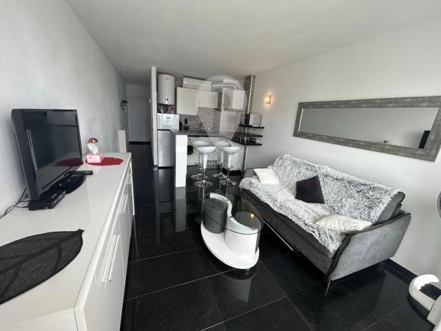 Piso en venta en Roses, Salatar Costa Brava. APARTAMENTO MODERNO CON VISTAS AL MAR Y CERCA DE LA PLAYA, CON APARCAMIENTO. Pisos.