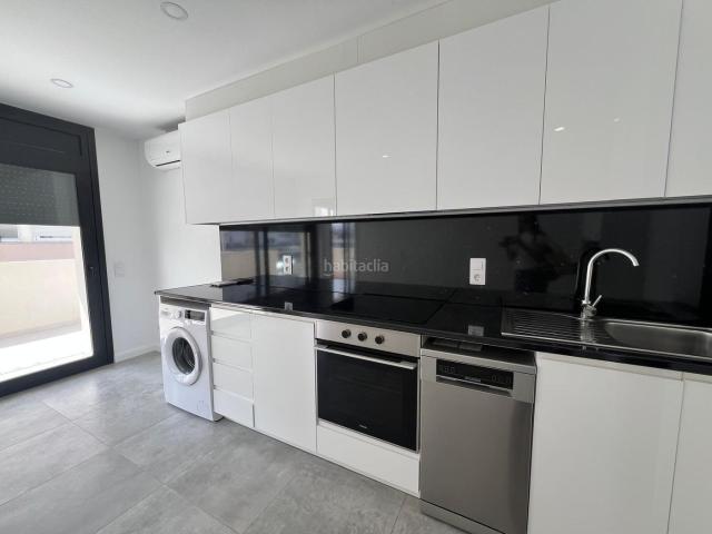 Piso en venta en Roses, Santa Margarida Costa Brava. Apartamento moderno con gran terraza en Santa Margarita. Pisos.