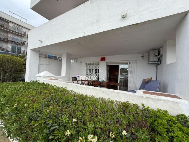 Piso en venta en Roses, Santa Margarida Costa Brava. Exclusivo apartamento con amarre privado, gran terraza y licencia turística en Santa Margarida Roses. Pisos.