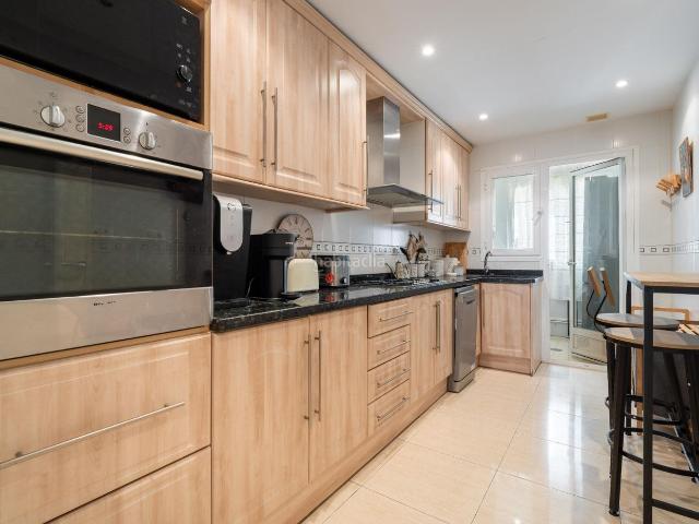 Piso en venta en Roquetas de Mar, Aguadulce Sur. PISO DE 2 DORMITORIOS Y 2 BAÑOS CON GARAJE Y PISCINA AL LADO DE LA PLAYA. Pisos Roquetas de.