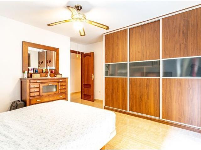 Piso en Venta en Roquetas de Mar Avenida Juan Carlos por solo €118,000