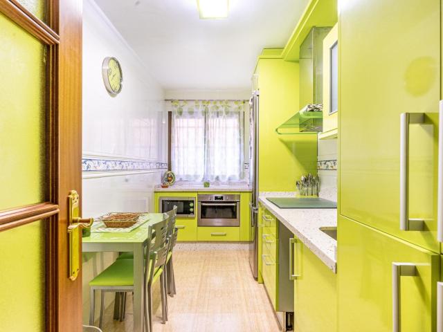 Piso en Venta en Roquetas de Mar Avenida Juan Carlos por solo €118,000