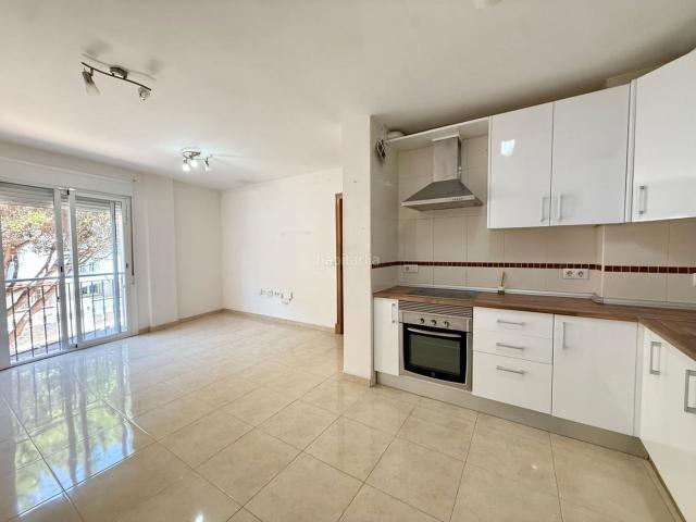 Piso en venta en Roquetas de Mar, El Puerto. Acogedor Piso Seminuevo en Aguadulce, Almería Ideal para Inversión. Pisos Roquetas de.
