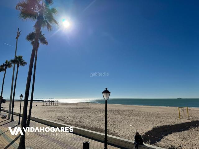 Piso en venta en Rota, Centro La Costilla. Atención, buscadores de hogar en Rota! Tenemos para ti una joya inmobiliaria que no querrás dejar escapar! Este encantador piso te. Pisos.