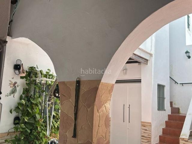 Piso en venta en Rota, El Chorrillo El Molino. Hay viviendas que prometen calidad de vida y luego está esta, que la entrega con llaves incluidas. Te presentamos este magnífico b. Pisos.