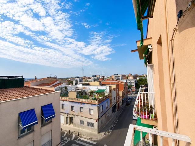 Piso en venta en Sabadell, Ca n'Oriac. LUMINOSO PISO CON BALCÓN DE TRES HABITACIONES TODO EXTERIOR. Pisos.