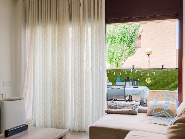 Piso en venta en Sabadell, Campoamor. Luminoso piso con gran terraza, parking, trastero y piscina comunitaria en Sabadell. Pisos.
