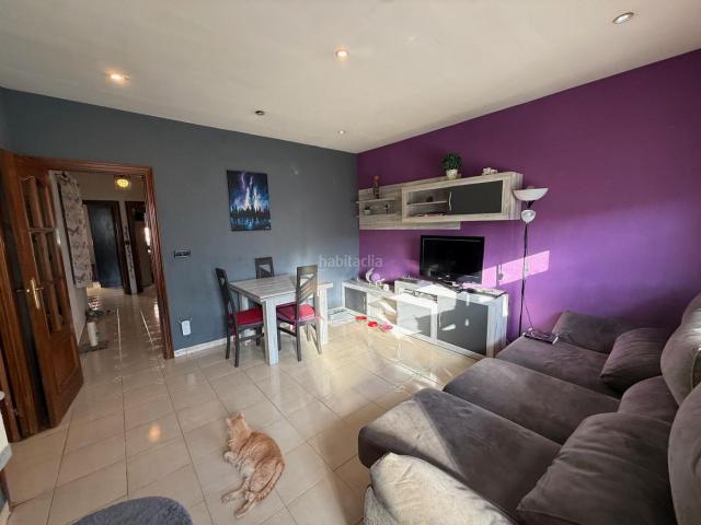 Piso en venta en Sabadell, Campoamor. Piso exterior de 3 habitaciones junto a la estación Sabadell Sud. Pisos.